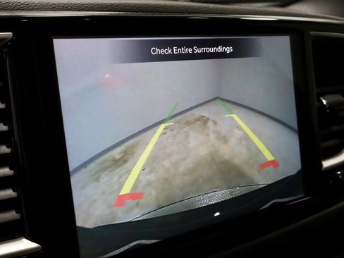 Used 2025 Chrysler Pacifica Select FWD image 2