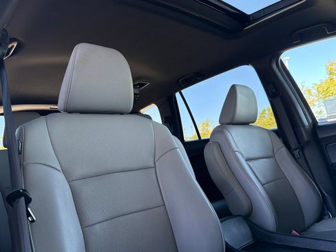 Used 2023 Honda Passport EX-L image 16