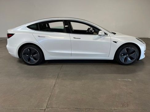 Used 2018 Tesla Model 3 Long Range RWD image 2