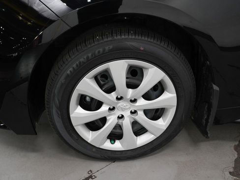 Used 2025 Toyota Corolla LE image 28