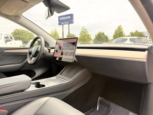 Used 2023 Tesla Model Y Long Range AWD/4WD image 23