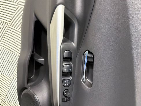 Used 2018 Nissan Kicks SR w/ Premium Package FWD image 11