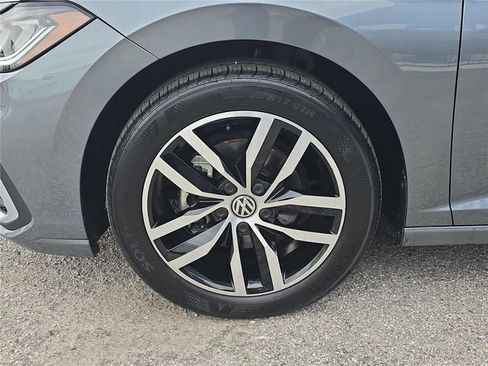 Used 2025 Volkswagen Jetta SE w/ Sunroof Package image 8