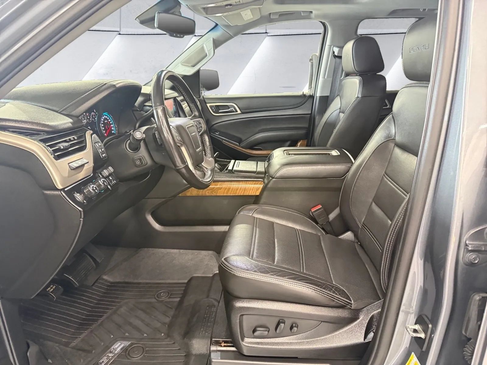 Used 2020 GMC Yukon XL Denali w/ Denali Ultimate Package AWD/4WD image 16