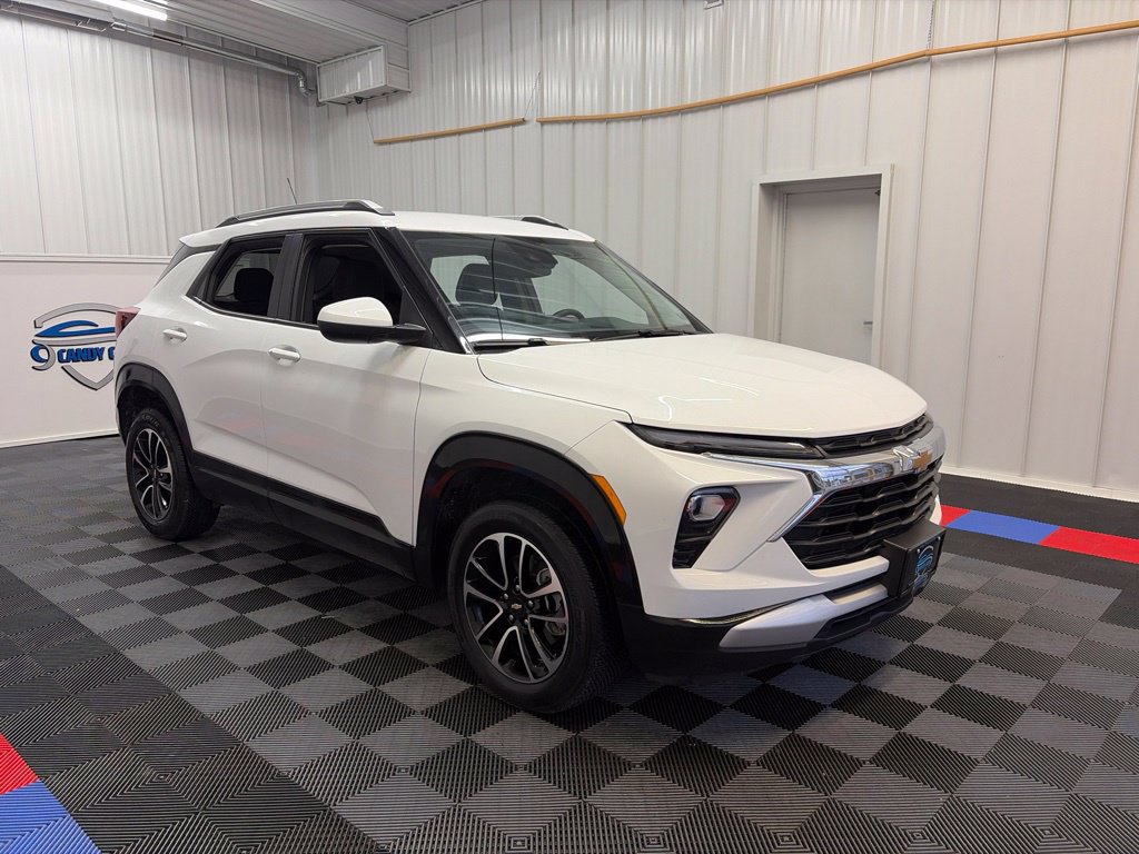 Used 2025 Chevrolet TrailBlazer LT AWD/4WD image 3