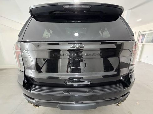 Used 2025 Chevrolet Suburban Z71 image 8