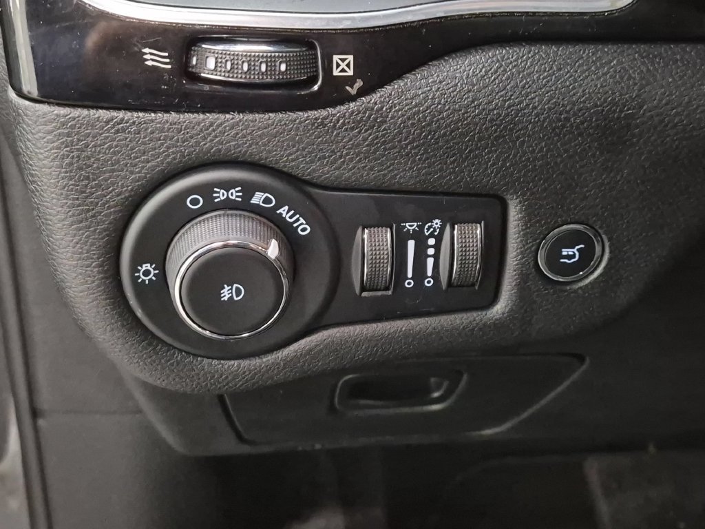 Used 2023 Jeep Cherokee Altitude Lux w/ Lux Elite Package AWD/4WD image 14
