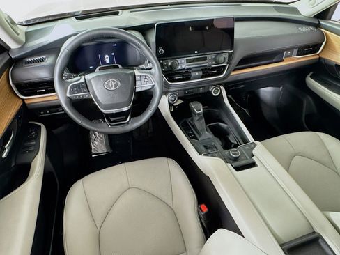 Certified 2025 Toyota Grand Highlander Platinum image 20