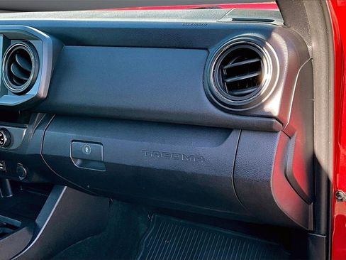 Used 2018 Toyota Tacoma TRD Off-Road image 25