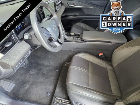 Used 2025 Toyota Camry XLE FWD image 7