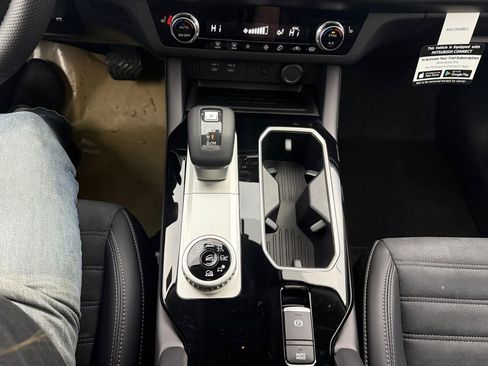 New 2025 Mitsubishi Outlander SE image 22