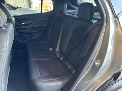 Used 2025 Buick Envista Preferred image 37