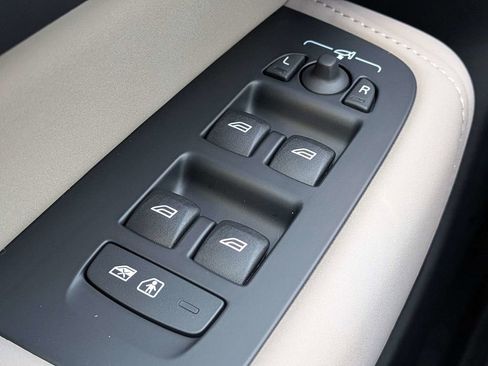 New 2026 Volvo XC60 B5 Plus w/ Protection Package Premier image 27