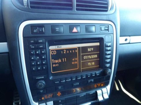 Used 2004 Porsche Cayenne Turbo image 14