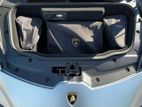 Used 2020 Lamborghini Huracan EVO image 10