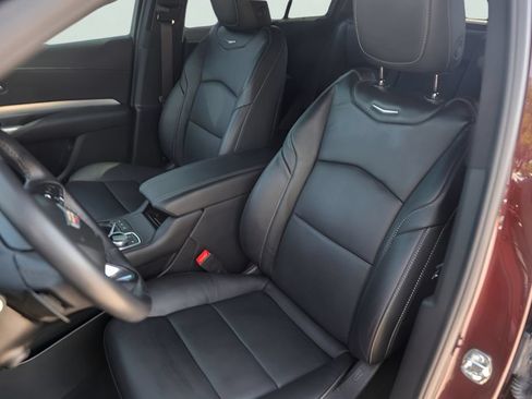 Used 2022 Cadillac XT4 Premium Luxury w/ Technology Package FWD image 10