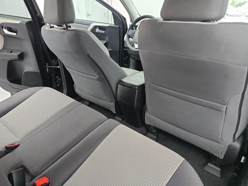 Used 2015 Toyota RAV4 XLE AWD/4WD image 11