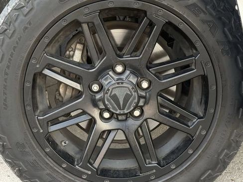 Used 2019 Toyota Tundra SR5 w/ SR5 Upgrade Package image 11