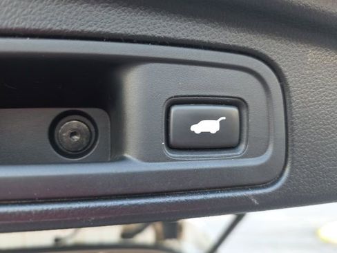 Used 2020 Honda Pilot Touring image 13