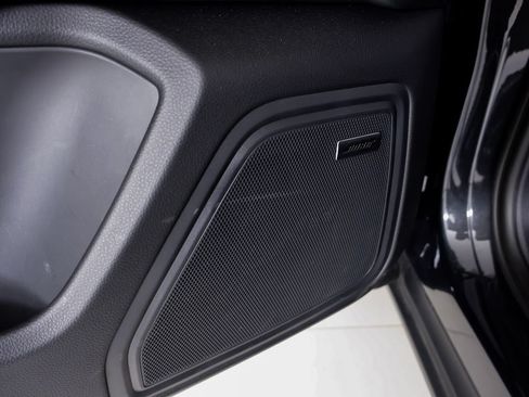 Certified 2026 Porsche Macan AWD/4WD image 25