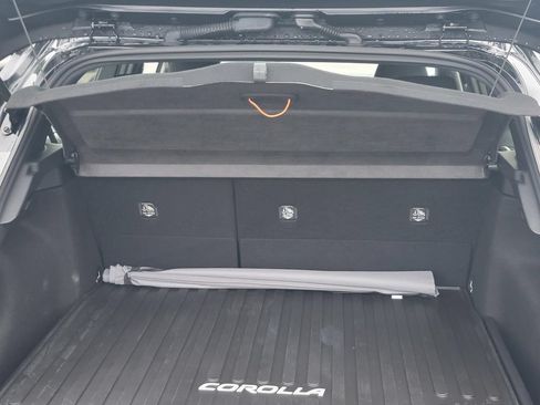 Used 2022 Toyota Corolla SE w/ SE Preferred Package FWD image 11