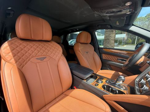 Certified 2021 Bentley Bentayga image 32