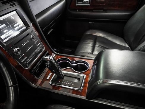Used 2015 Lincoln Navigator 2WD image 17
