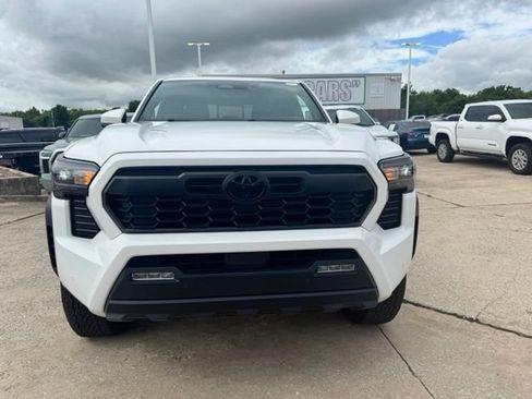 Used 2024 Toyota Tacoma TRD Off-Road AWD/4WD image 2