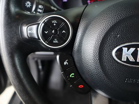 Used 2018 Kia Soul FWD image 17