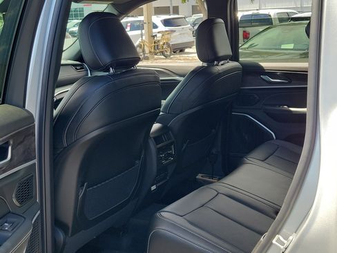 New 2026 Jeep Grand Cherokee Limited AWD/4WD image 12