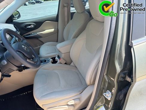 Certified 2019 Jeep Cherokee Latitude w/ Popular Appearance Group FWD image 36