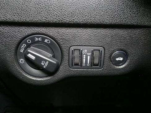 Used 2020 Dodge Charger SXT AWD/4WD image 33