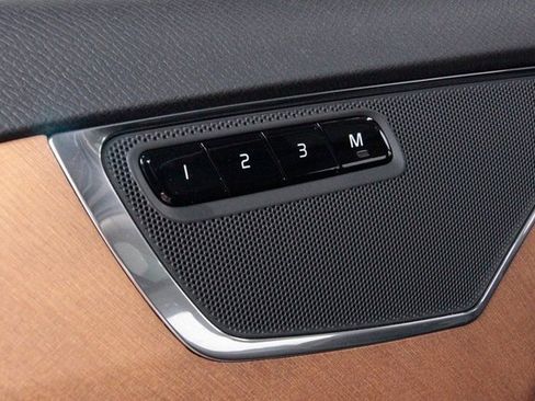 Certified 2025 Volvo XC90 B6 Plus w/ Protection Package Premier image 17