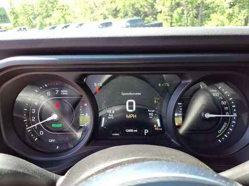 Used 2025 Jeep Wrangler Unlimited Sahara w/ Safety Group AWD/4WD image 25