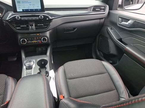 Certified 2025 Ford Escape ST-Line Select AWD/4WD image 19