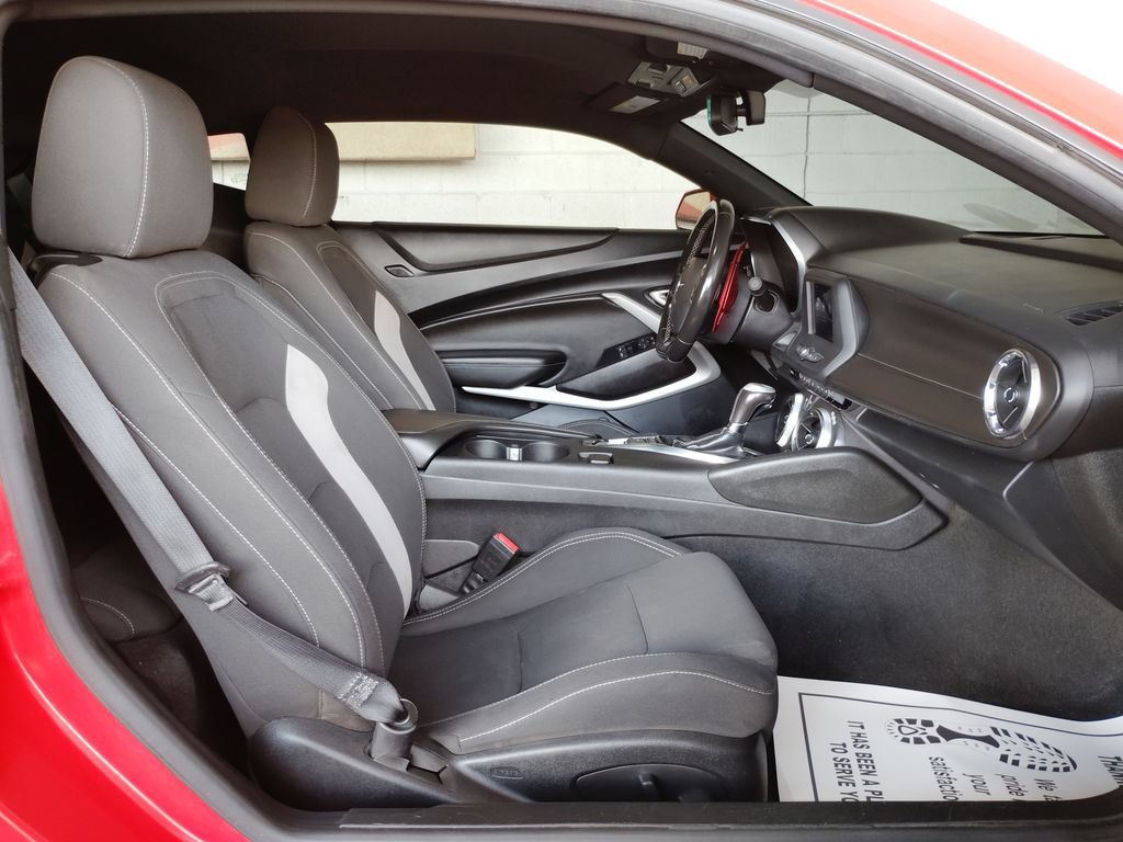 Used 2020 Chevrolet Camaro LT RWD image 13