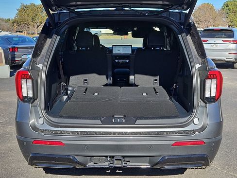 New 2026 Ford Explorer ST-Line w/ ST-Line Street Pack image 18