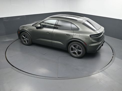 Certified 2025 Porsche Macan 4 Electric image 37
