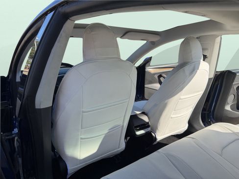 Used 2022 Tesla Model 3 Standard Range image 17