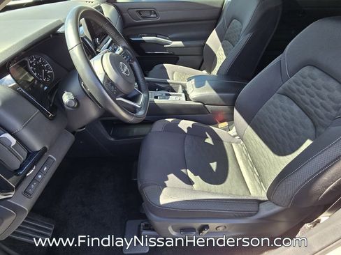 Used 2025 Nissan Pathfinder SV FWD image 10