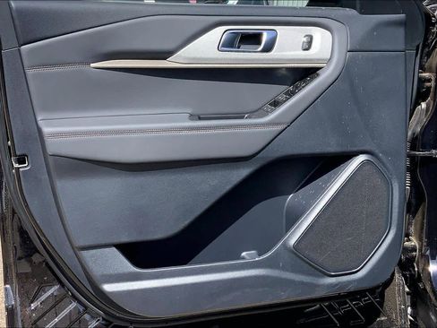 New 2026 Ford Explorer Active RWD image 10