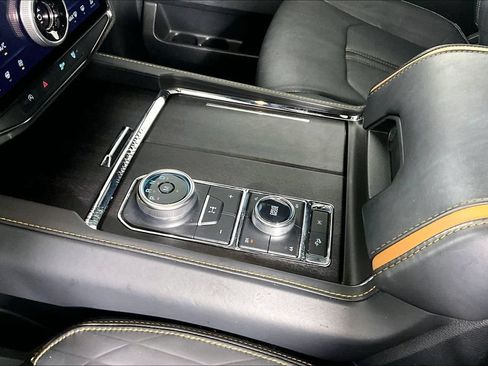 Used 2023 Ford Expedition Platinum AWD/4WD image 17