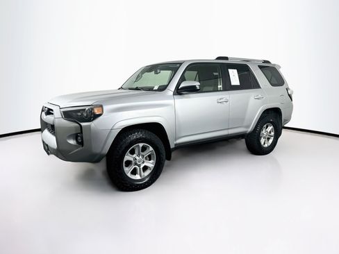 Used 2021 Toyota 4Runner SR5 AWD/4WD image 3
