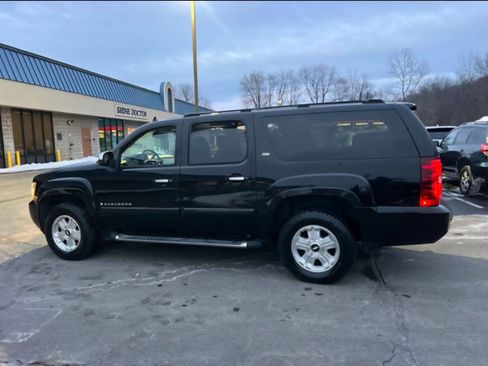 Used 2007 Chevrolet Suburban LT w/ LT Preferred Equipment Group image 8