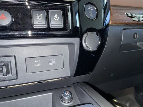 Certified 2021 Nissan Titan Platinum Reserve image 28