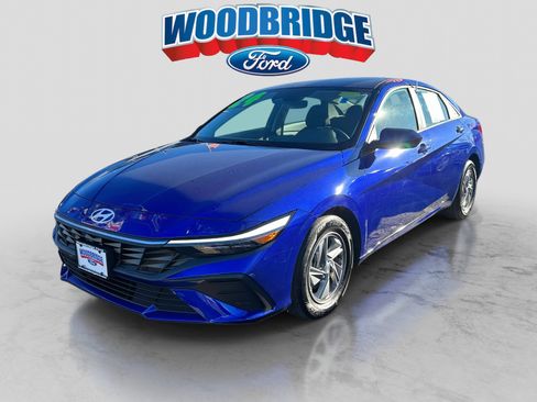 Used 2024 Hyundai Elantra SE image 2