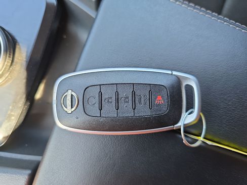 Used 2025 Nissan Rogue SV AWD/4WD image 36