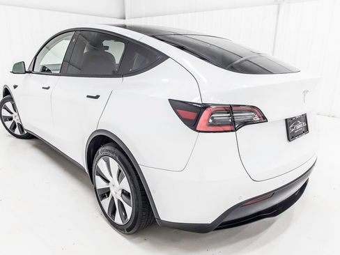 Used 2021 Tesla Model Y 2WD image 6