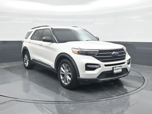 Used 2020 Ford Explorer XLT w/ Equipment Group 202A RWD image 8