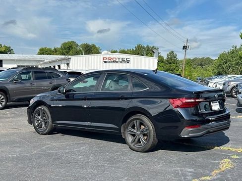 Used 2022 Volkswagen Jetta SE FWD image 3